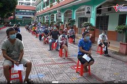 Để làm việc tại quận khác, dân Gò Vấp đổ xô đi xét nghiệm Covid-19