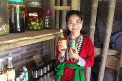 Cô gái trẻ khởi nghiệp thành công từ mô hình 'Vườn rừng bản Thổ'