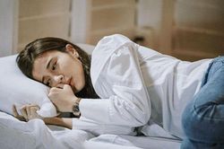 Lấy nhau đã 2 năm chưa có con, tôi gợi ý chồng đi khám vô sinh, bất ngờ anh nói đã thắt ống dẫn tinh từ nhiều năm trước