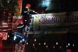 Cháy nhà lúc rạng sáng, 4 người trong gia đình tử vong