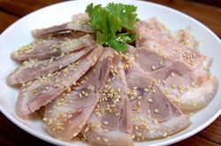 Cách luộc thịt chân giò ngon