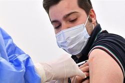 Dịch Covid-19: Italy chạm mức 600.000 lượt tiêm chủng mỗi ngày