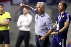 HLV Van Marwijk nhắc cầu thủ UAE về trận thua Thái Lan