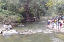 Hai người đuối nước khi tắm thác