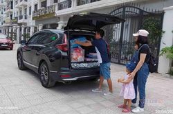 Vợ chồng công chức lương không dư dả, có nên mua ô tô?