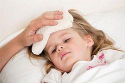 4 sai lầm khi chăm sóc trẻ ốm bạn phải dừng lại ngay