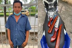 Tài xế đưa tiền cho CSGT để bỏ qua vi phạm ở TP.HCM