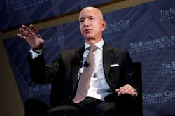 Tỷ phú sáng lập Amazon bay vào vũ trụ trong tháng 7/2021