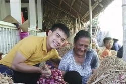 Bỏ phố về quê theo 'nghề Đoàn'