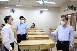 Chủ tịch Hà Nội kiểm tra công tác chuẩn bị thi vào lớp 10