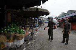 Hà Nội: Đa dạng cách phòng, chống dịch tại chợ đầu mối Long Biên