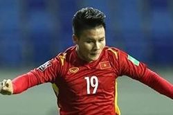 Ngất ngây cú sút chân trái mẫu mực của Quang Hải