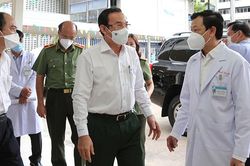 Bí thư Nguyễn Văn Nên thăm chiến sĩ công an mắc Covid-19