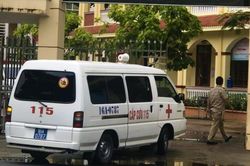 Xe chuyên dụng đưa 9 thí sinh F2 đến hội đồng thi 'đặc biệt'