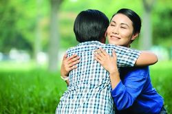 Phát khóc khi con trai anh gật đầu tôi làm mẹ