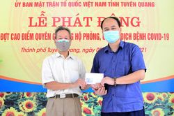 Vợ chồng già chống dịch