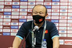 HLV Park Hang Seo: Tuyển Việt Nam sẽ không đắm chìm trong chiến thắng