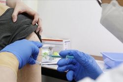 Nhật Bản ưu tiên tiêm vắc-xin cho du học sinh
