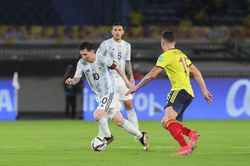 Messi bị khóa chặt, Argentina đánh rơi chiến thắng ở phút 94
