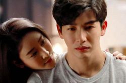 Thấy tấm ảnh vợ cẩn thận treo lên tường, tôi hỏi là ai thì choáng nặng với câu trả lời và bí mật quá lớn của vợ