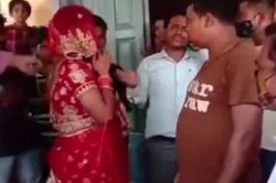Người đàn ông si tình giả gái trà trộn vào đám cưới để tỏ tình với cô dâu