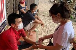 Tài xế được ủng hộ hơn 900 triệu đồng sau khi đánh lái tránh 2 người