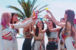 Twice 'quẩy' tung mùa hè với MV 'Alcool-Free'