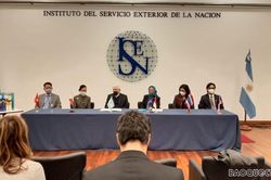 Đại sứ các nước ASEAN tại Buenos Aires tặng sách cho Học viện Ngoại giao Argentina