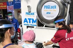 Bán xe sang làm ATM gạo lưu động