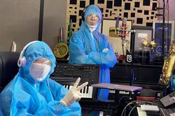 Thích thú khoảnh khắc K-ICM và đồng đội thu âm style 'mùa dịch'