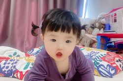 Đông Nhi cho Winnie mặc cây đồ tím lịm lộ nguyên bụng mỡ tròn lẳn siêu đáng yêu