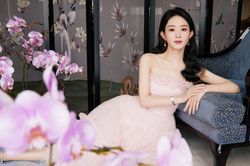 Triệu Lệ Dĩnh thanh tao trong váy hồng thướt tha, xinh đẹp bất chấp camera thường