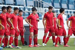 Văn Toàn trở lại, Tuấn Anh vắng mặt