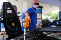 E5RON92 tăng 622 đồng, RON95 tăng 633 đồng từ 15h chiều nay