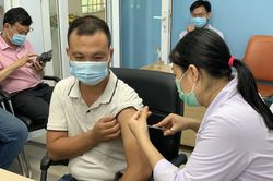 TP Hồ Chí Minh: Tìm nhiều nguồn cung vaccine COVID-19 để mở rộng đối tượng được tiêm