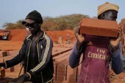 Kỹ thuật xây nhà bằng đất cổ xưa độc đáo ở Senegal