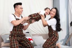 Sau lùm xùm bán hàng giả, vợ Lê Dương Bảo Lâm vẫn đi từ thiện, livestream bình thường như chưa có gì xảy