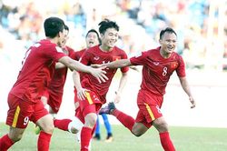 Lịch sử chỉ cách 1 bước chân