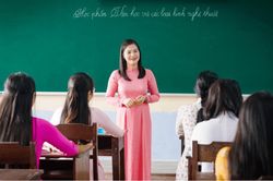 Giáo viên mùa dịch: Tạm dừng dạy, không dừng học