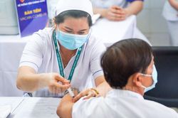 'Hai mũi giáp công' để sản xuất vaccine COVID-19 tại Việt Nam