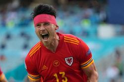 Xứ Wales giật lại 1 điểm từ tay Thụy Sĩ trận ra quân EURO