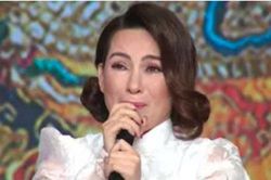 Phi Nhung từng khóc nghẹn, kể về tuổi thơ bất hạnh bị bỏ ngoài chùa, mẹ qua đời mới dám nói chuyện
