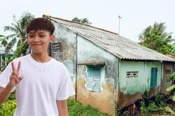 Nghẹn ngào nhìn căn nhà xập xệ ở quê của Hồ Văn Cường sau hơn 5 năm đi hát