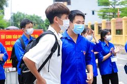Sáng nay (13/6), thí sinh thi vào lớp 10 công lập tại Hà Nội sẽ thi 2 môn Toán và Lịch sử