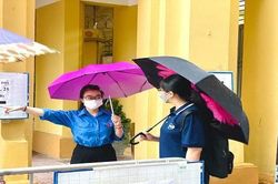 Bóng áo xanh tình nguyện tiếp sức mùa thi