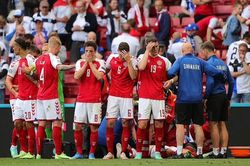 Eriksen qua cơn nguy kịch sau khi bị đột quỵ