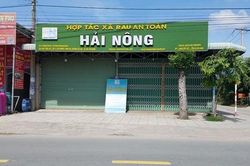 Người đàn ông trộm xe ba gác tại cửa hàng HTX rau an toàn ở Sài Gòn