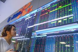 Cổ phiếu nhóm ngành chứng khoán kéo VN-Index tăng gần 10 điểm