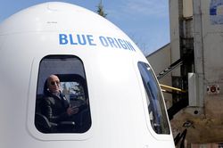 Jeff Bezos quyết trở thành tỷ phú đầu tiên bay vào vũ trụ