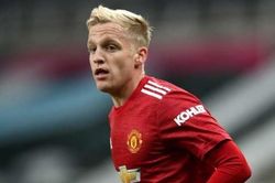 Chuyển nhượng cầu thủ Man Utd: Chốt Jadon Sancho; Arsenal 'thương' Van de Beek dự bị; đua ký Saul Niguez